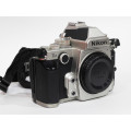 Зеркальный фотоаппарат Nikon Df body серебро X8859 Зеркальный фотоаппарат Nikon Df body серебро X8859