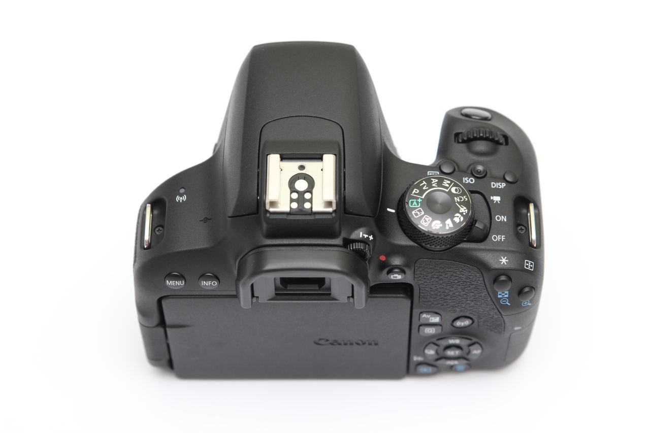 Обзор Canon EOS 800D: выбор новичка